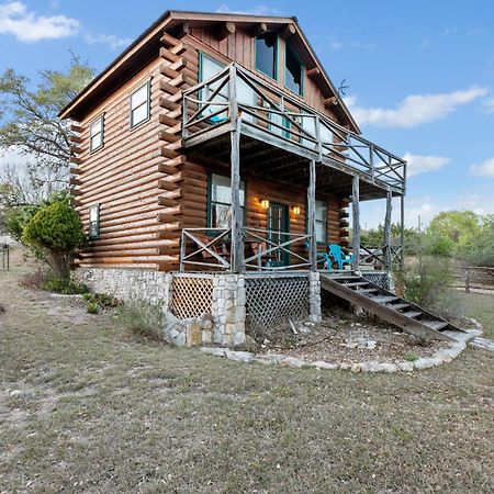 Mighty Oak Log Cabin Fredericksburg Exteriör bild